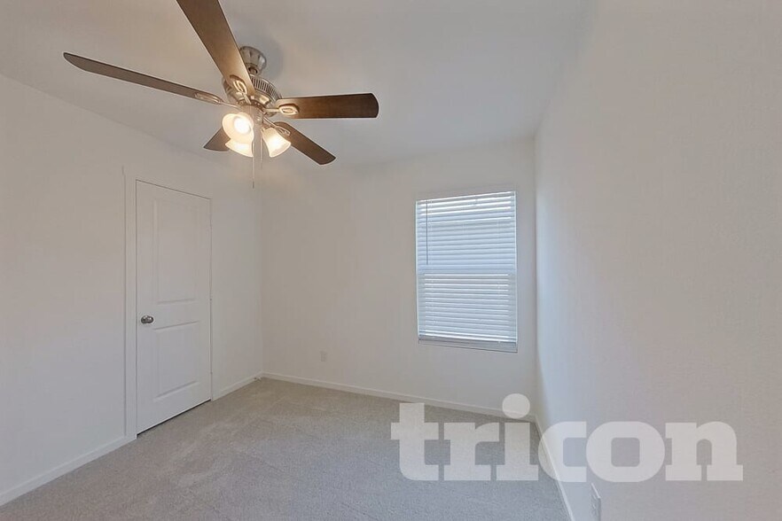 Building Photo - 907 Ponderosa Ln