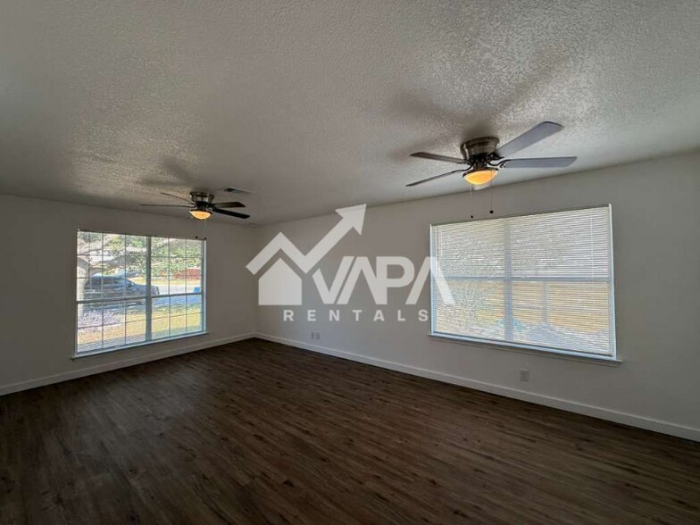 Building Photo - 7226 Bull Creek Dr