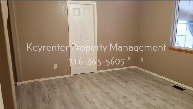 Building Photo - Spacious 4 Bedroom 2 Bathroom House