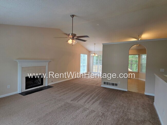 Building Photo - 6322 Hillview Ln