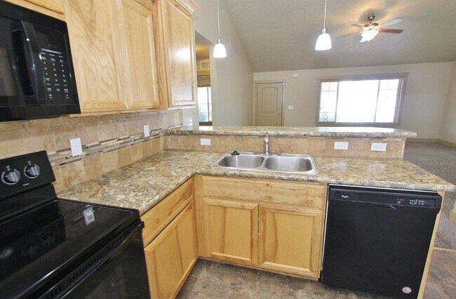 Building Photo - 1161 Kaetzel Way