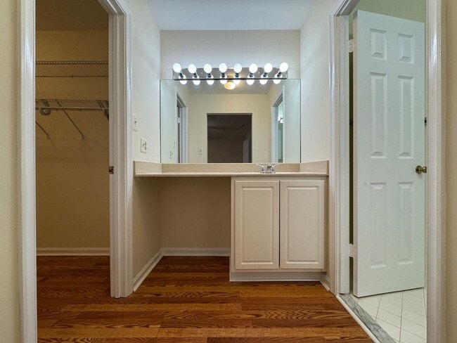 Building Photo - Well-Maintained 3 Bed 3.5 Bath Townhome Wi...