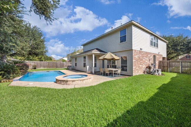 Building Photo - 19010 Country Square Dr