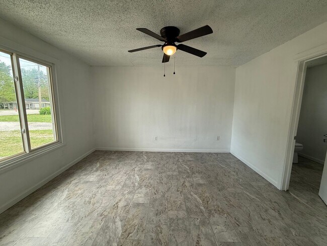 Building Photo - 520 S Scenic Ave