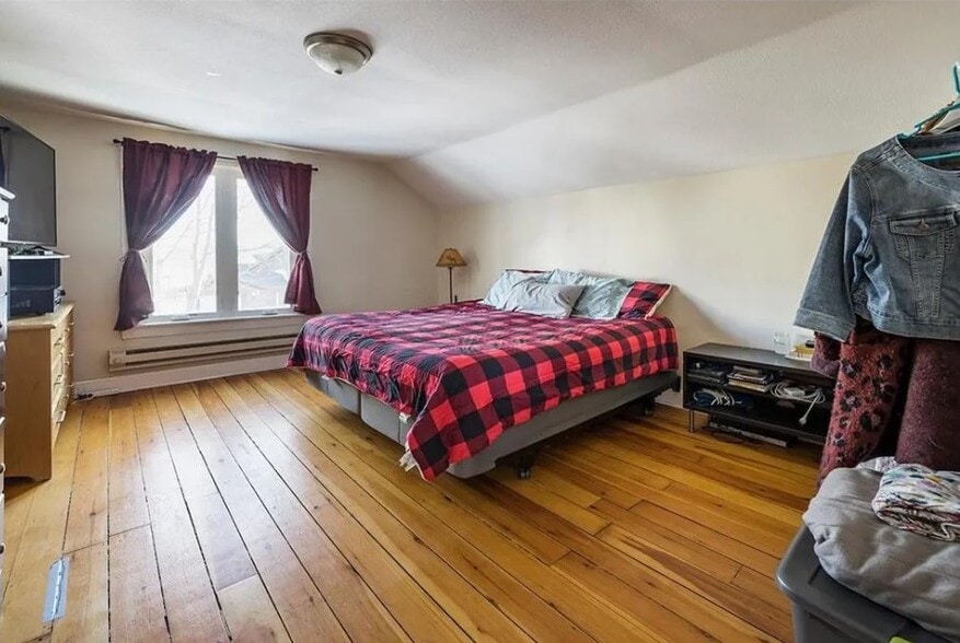 Generous sized primary bedroom with hardwood floors and windows filled with natural light - 521 Bay St