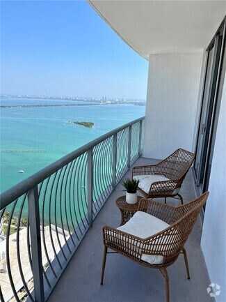 Building Photo - 1750 N Bayshore Dr