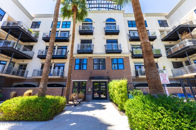 Building Photo - 914 E Osborn Rd