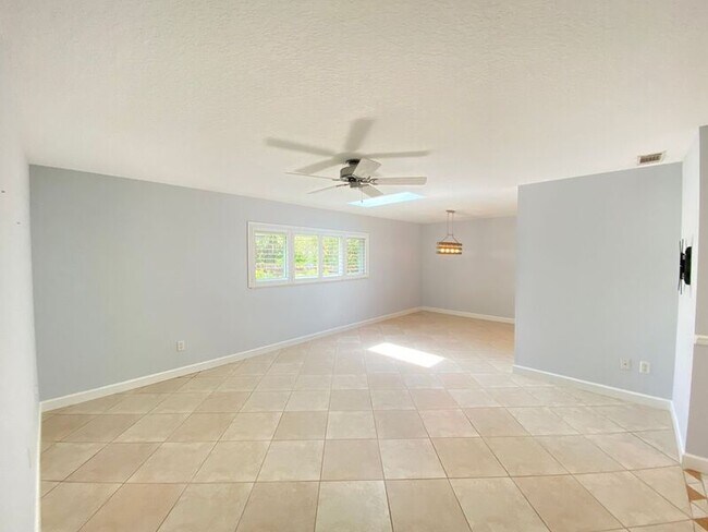 Building Photo - 104 Hatfield Ct