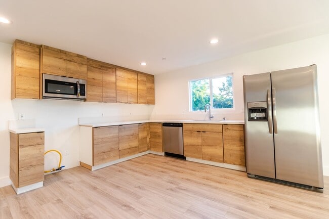 Building Photo - 5020 Pickford St