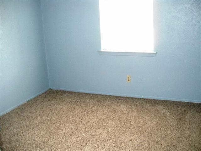Building Photo - 520 Sweetbriar Dr