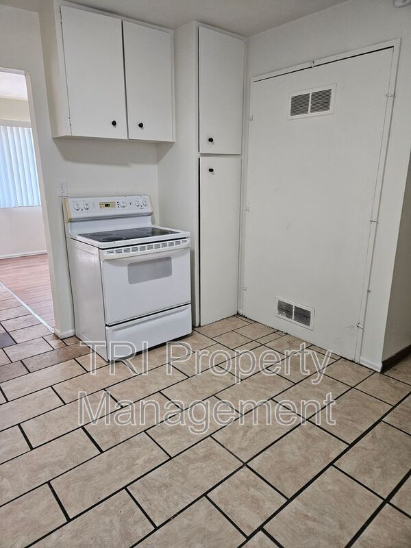 Building Photo - 1229 32nd St