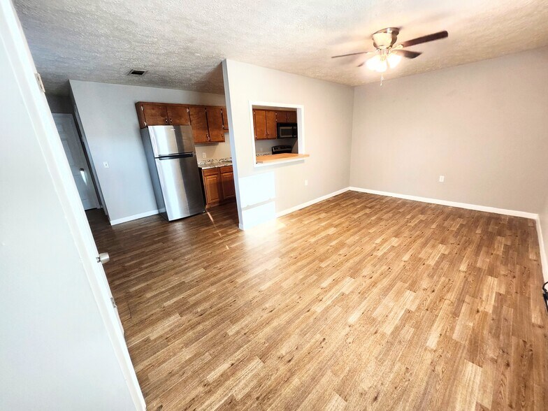 Building Photo - 5230 Beach Dr