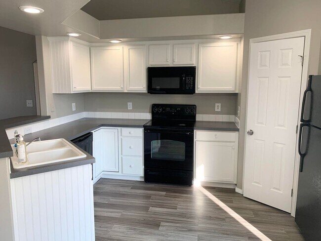 Building Photo - Wonderful Home Next to Nampa's Greenbelt!