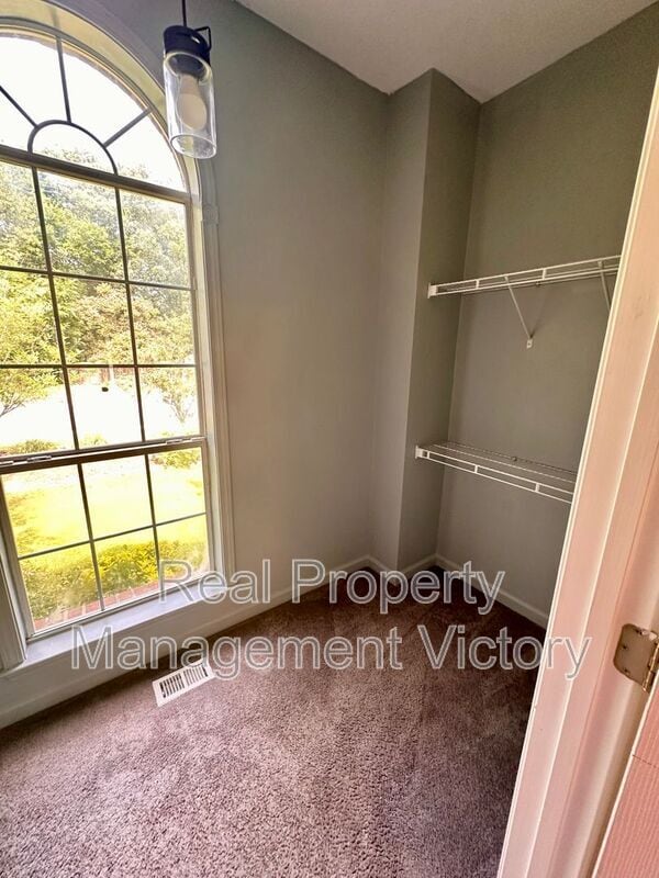 Building Photo - 219 Grandview Pkwy