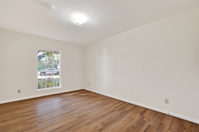 Building Photo - 9218 Rowan Ln