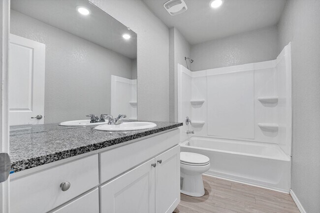 Building Photo - Charming 3 Bed 2 Bath Home in Mission Del Lago