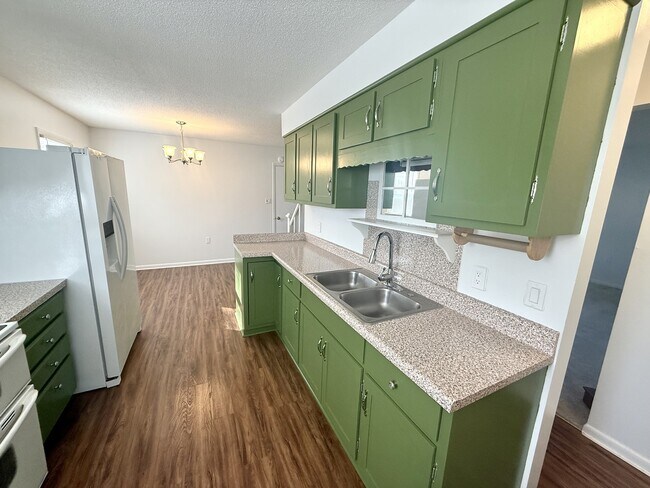 Building Photo - 1405 Webb Ridge Rd