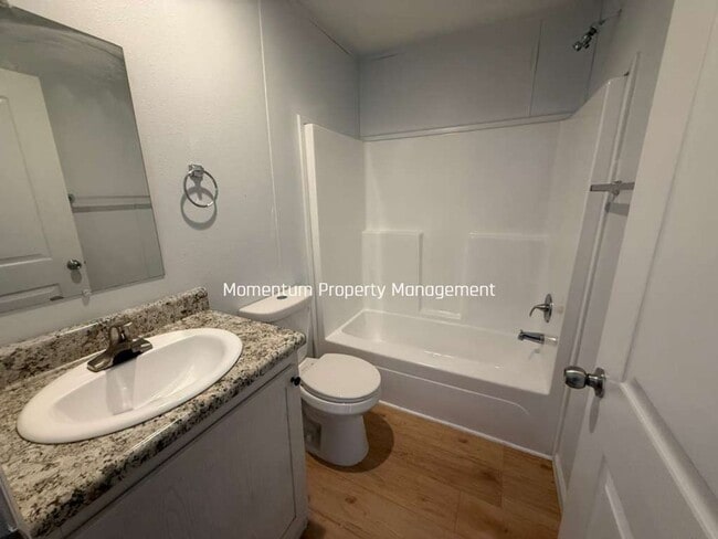 Building Photo - Beautiful & Modern 3/2 Ready Now !