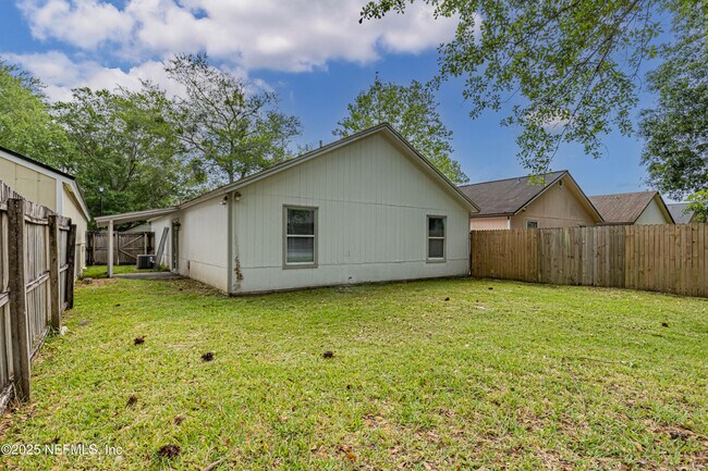 Building Photo - 1836 Manitoba Ct N