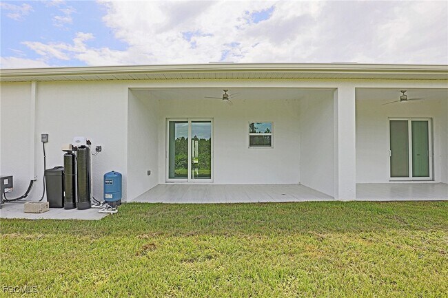 Building Photo - 929 Eisenhower Blvd