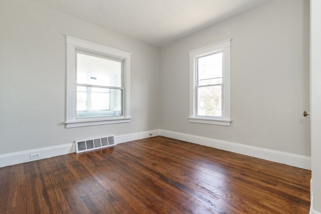 Building Photo - 19610 Shawnee Ave