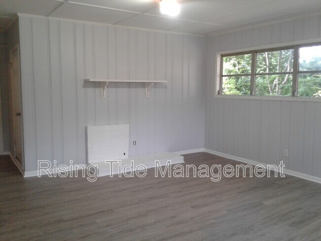 Building Photo - 948 Hickory Dr