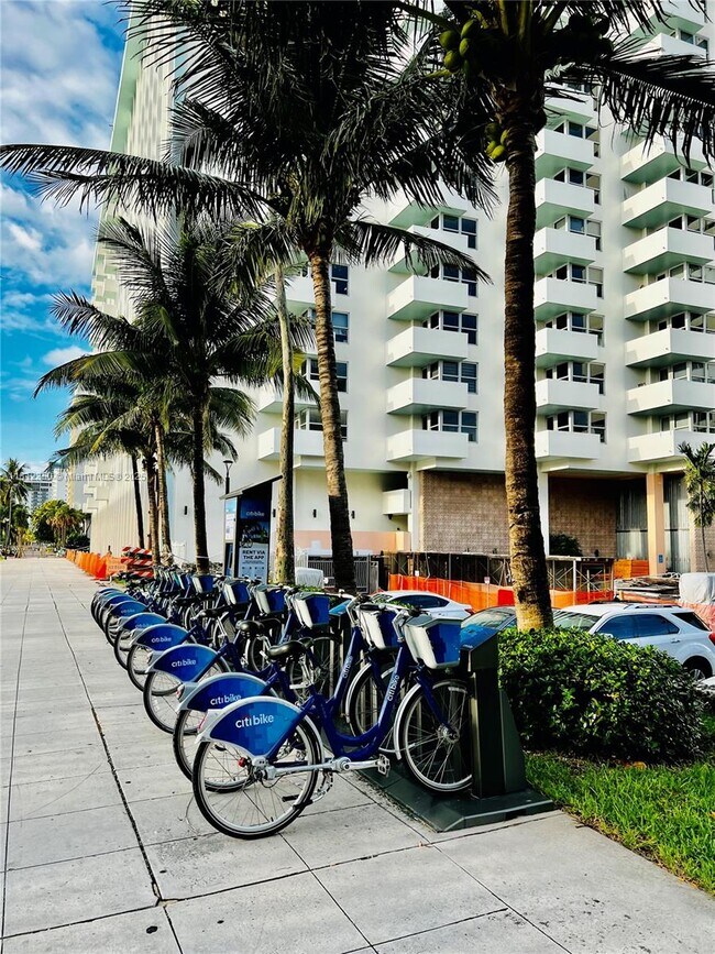 Building Photo - 2899 Collins Ave
