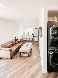 Building Photo - 898 Veronica Springs Rd