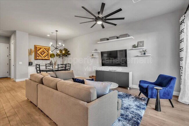 Building Photo - 1111 E Missouri Ave