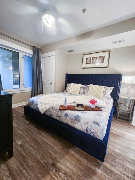 Building Photo - 11832 Front Beach Rd