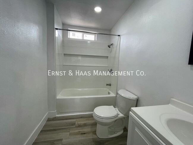 Building Photo - Recently Remodeled and Upgraded Apartment ...