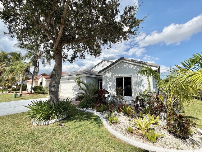 Building Photo - 415 NW 165th Ave