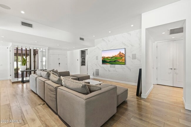 Building Photo - 6834 N 72nd Pl