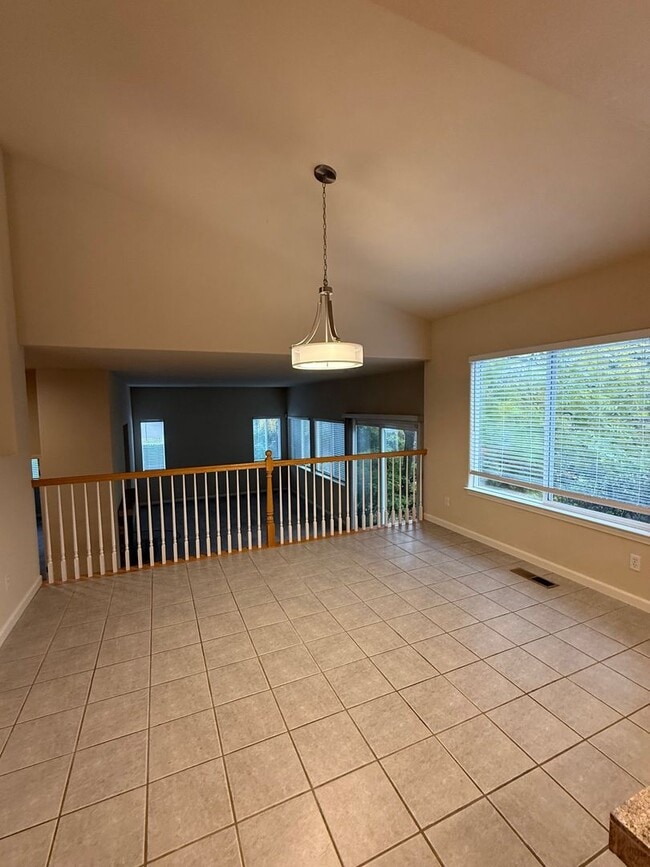 Building Photo - Spacious 4 Bedroom Home for Rent in Desirable Fountain Grove