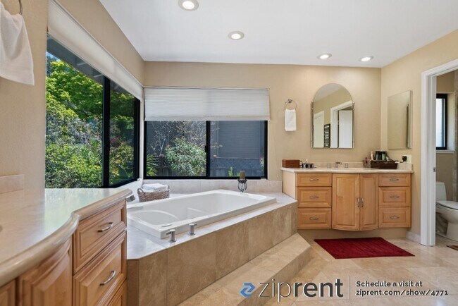 Building Photo - 6026 Ridgemont Dr