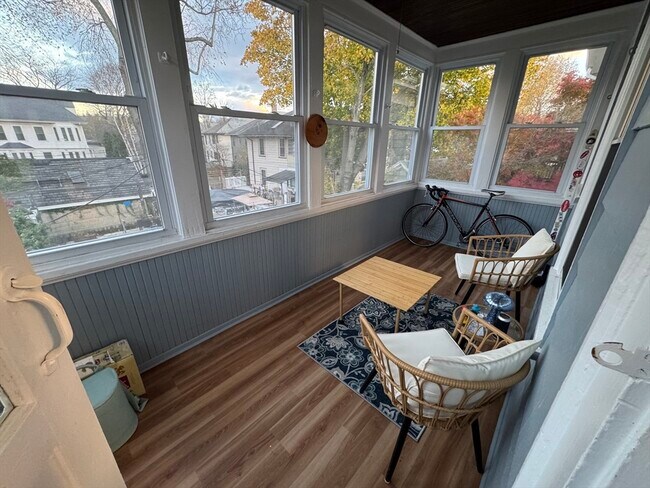 Building Photo - 10-12-12 Ashcroft St