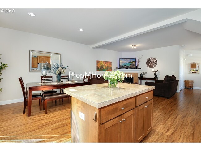 Building Photo - Charming Damascus Three Bedroom Townhome i...