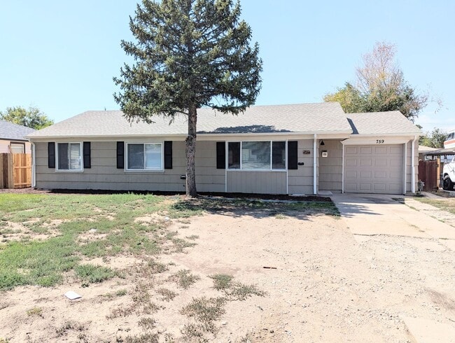 Primary Photo - 3 bed 1 bath home in Aurora