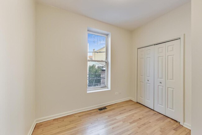 Building Photo - 1519 N Hudson Ave