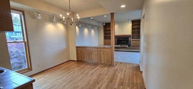 Building Photo - 3033 W Viewmont Wy W