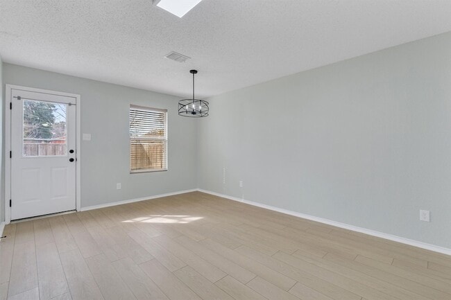 Building Photo - 131 Sandlewood Dr