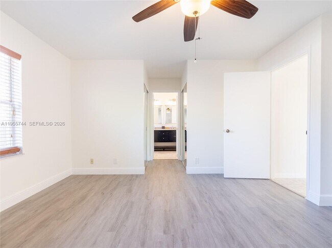 Building Photo - 200 W Riverbend Dr