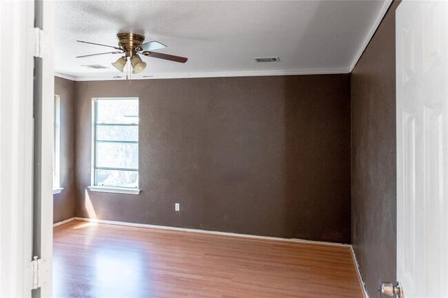Building Photo - 15224 Sarah's Creek Dr
