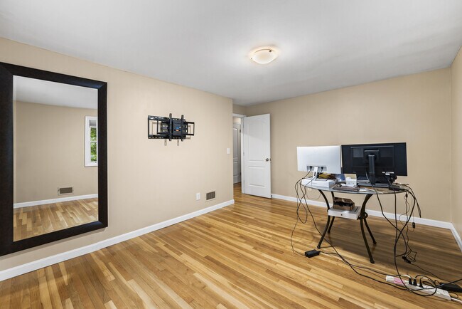 Building Photo - 35 Lanewood Ave