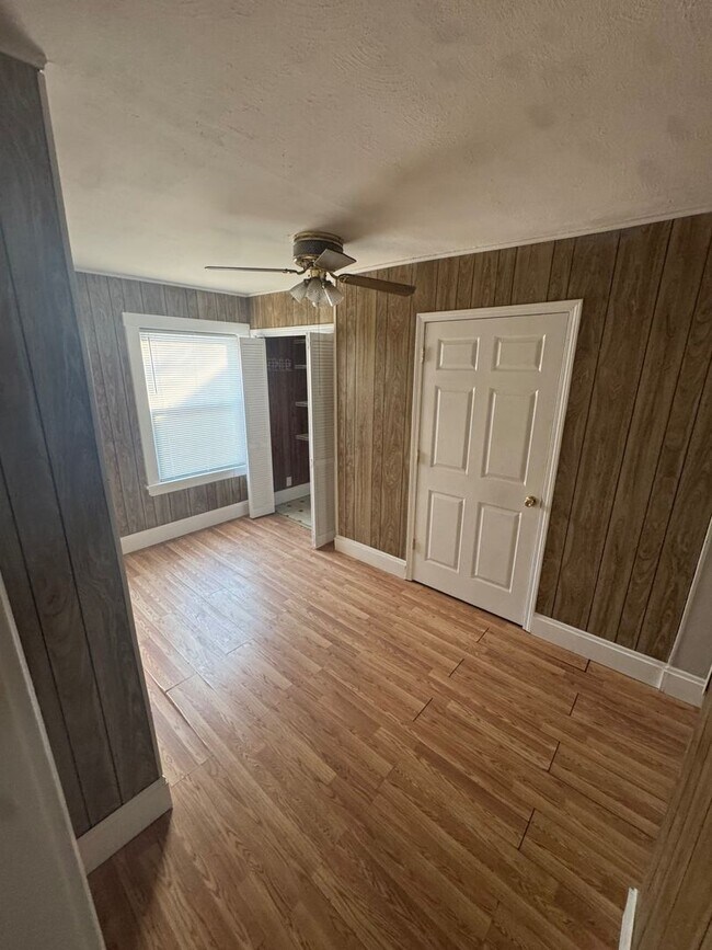 Building Photo - Well-Maintained 3-Bedroom Single-Family Home – $1,450 Rent | Cleveland