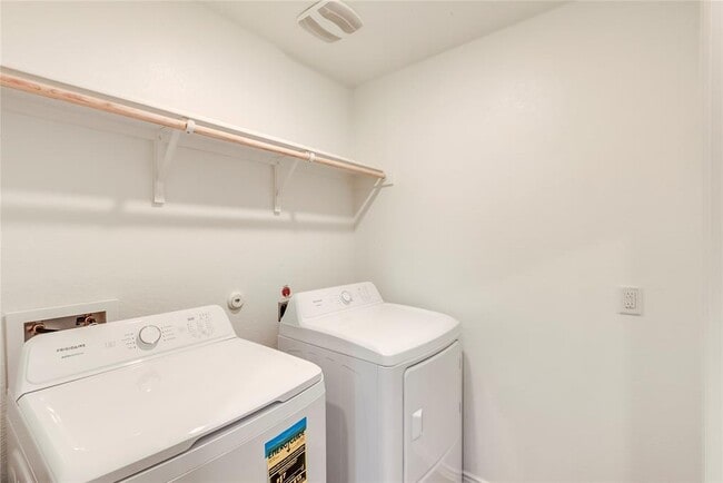 Building Photo - 105 Imola St