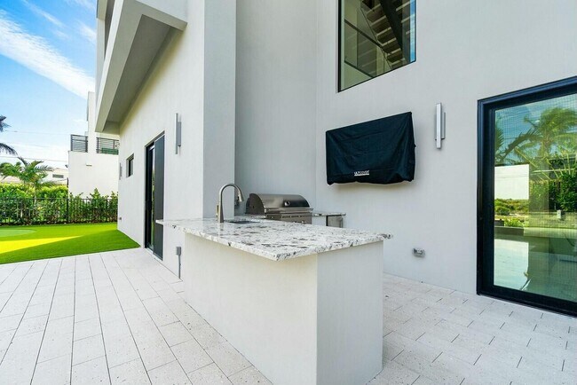 Building Photo - 13460 U.S. Rte 1