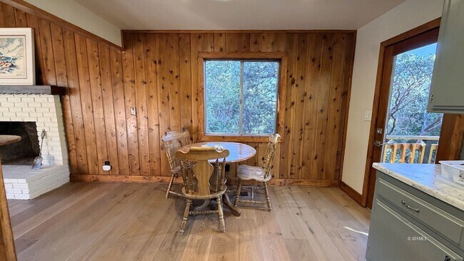 Building Photo - 53390 Circle View Dr