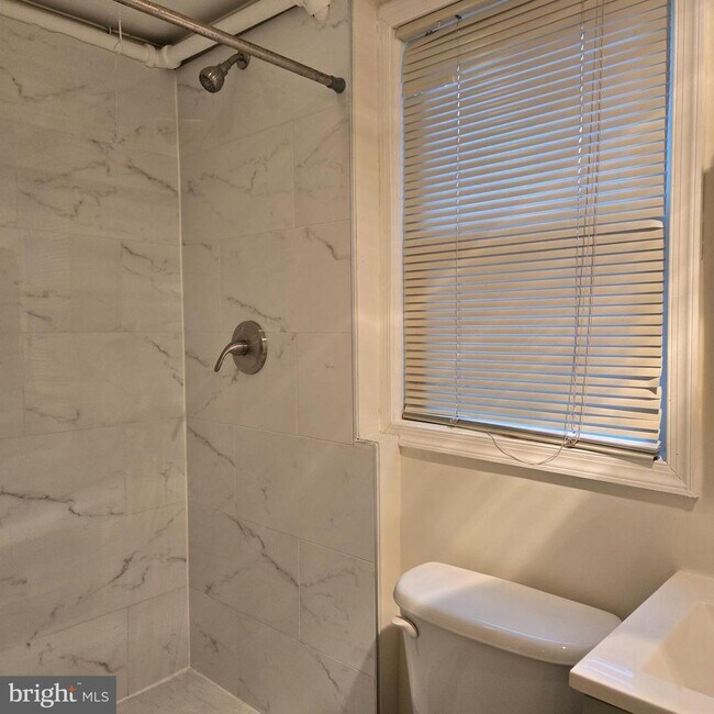 Building Photo - 8 Mannakee St