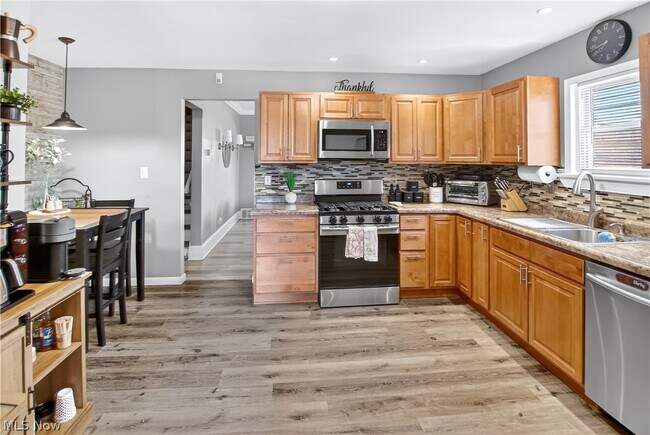 Building Photo - 10903 Parkhurst Dr